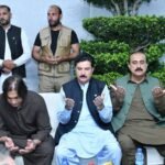 Governor Khyber Pakhtunkhwa Visits Shoaib Akhtar to Offer Condolences
