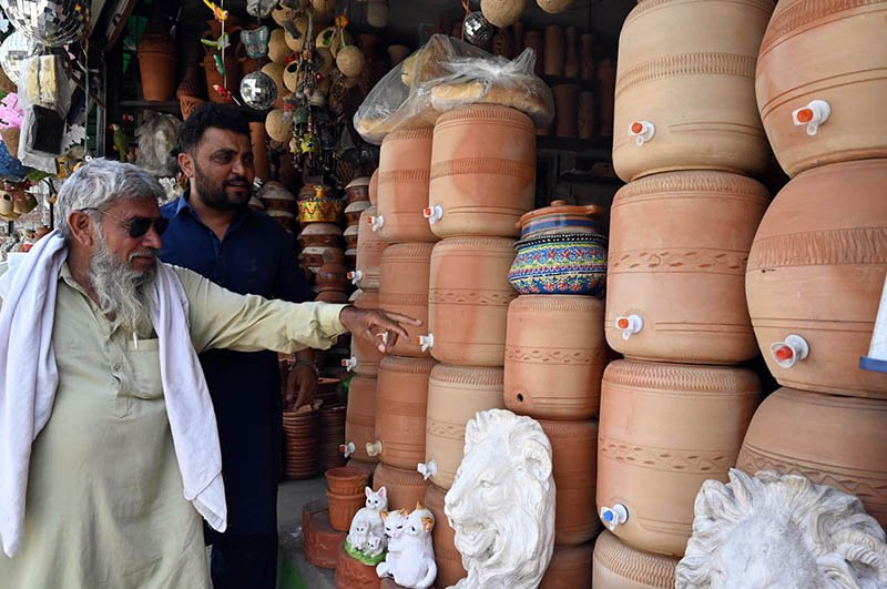 Traditional Clay Water Coolers Sold on Ferozepur Road