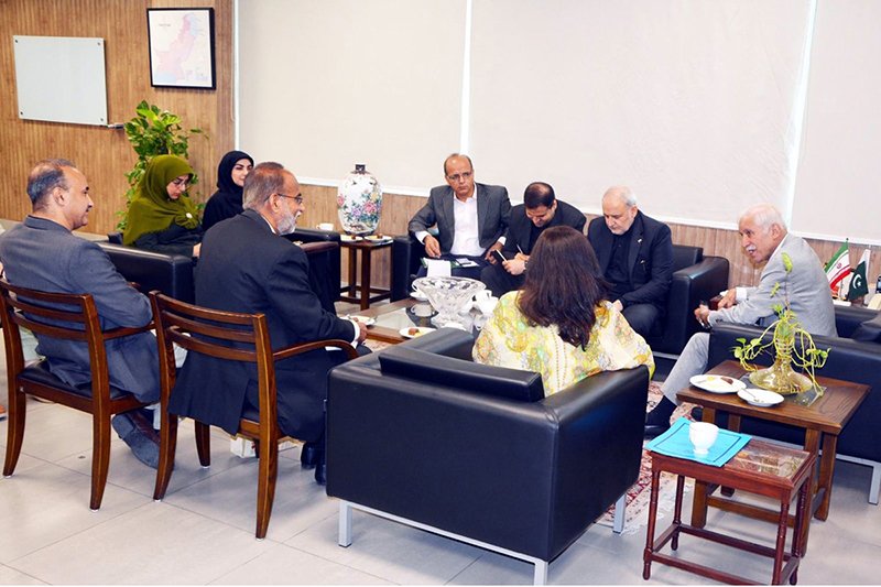 Pakistani Investment Minister Meets Iranian Ambassador
