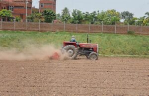 Farmers Begin Preparations for Crop Season on Multan’s Outskirts