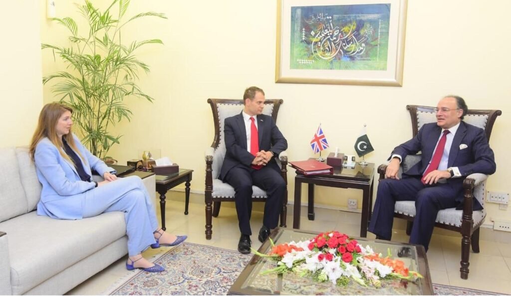 Pakistan, UK Vow to Enhance Economic Cooperation