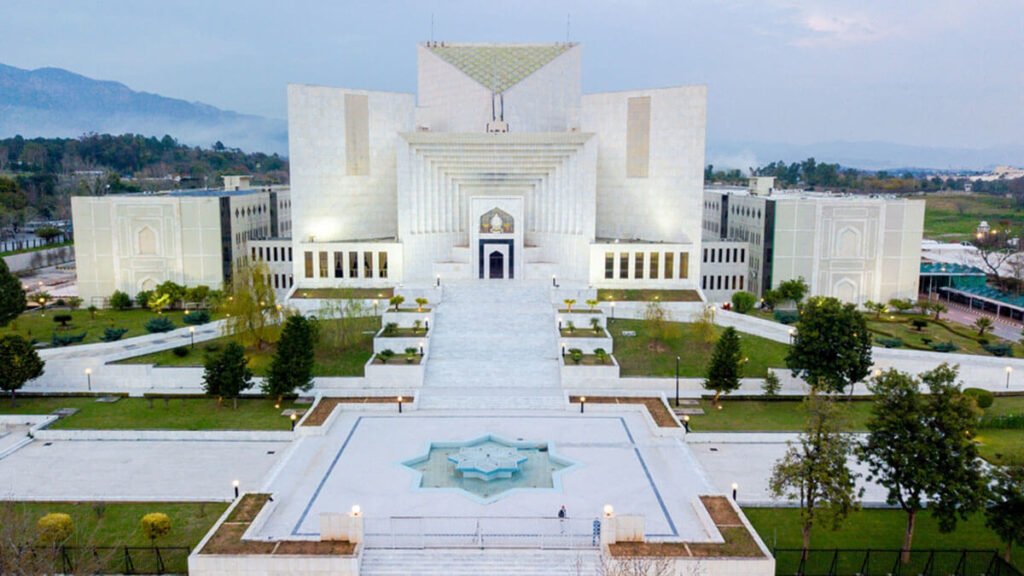SC Serves Notices to Pervez Elahi, Bhatti in Recruitment Case