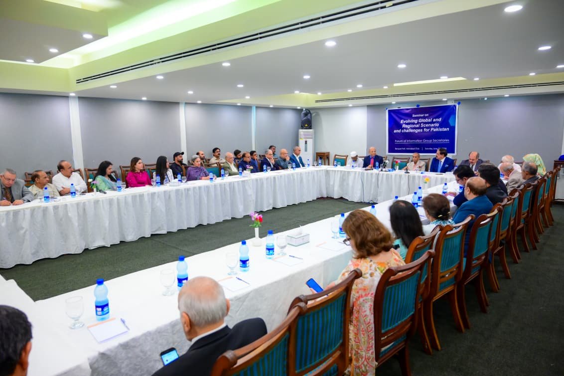 Experts Advocate Balanced Strategy Amid Geopolitical Shifts