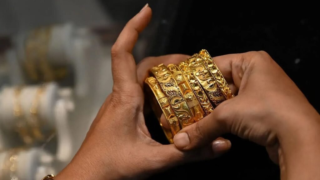 Gold Prices Drop By Rs2,300 Per Tola In Pakistan
