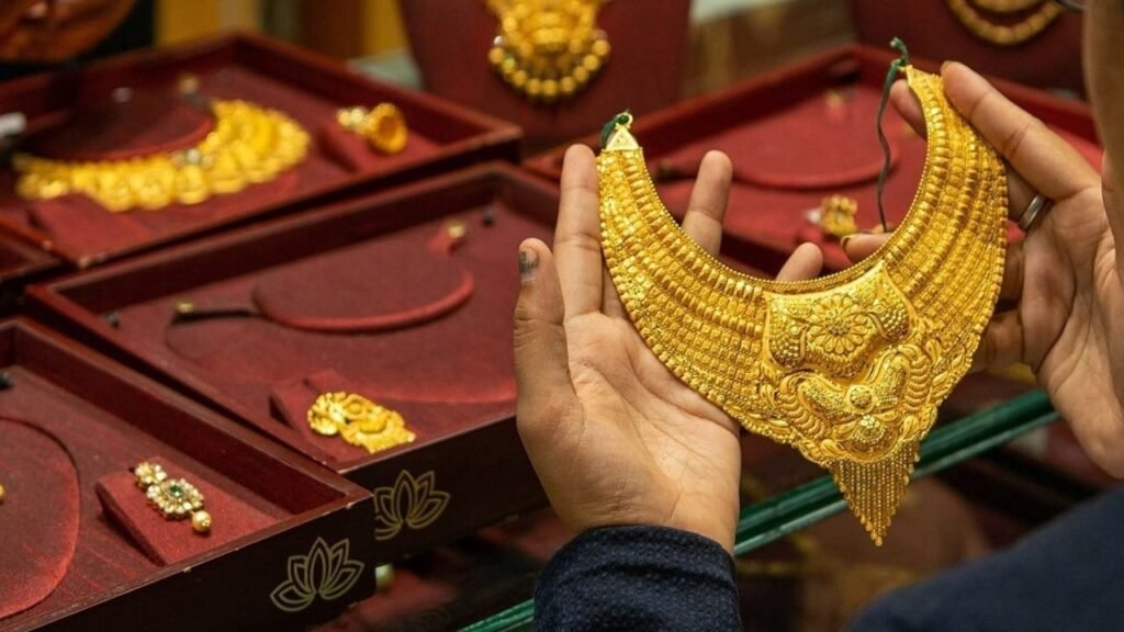 Gold Prices Drop by Rs14,900 Per Tola