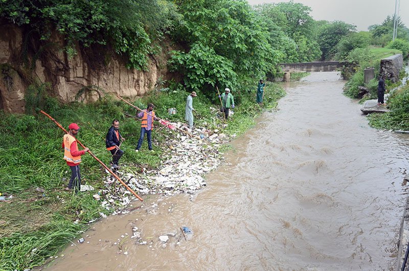 CDA Workers Clean Drainage Nullah to Prevent Urban Flooding in Islamabad