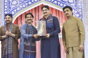 Sindh Chief Minister Honours Folk Artist at Shah Abdul Latif Bhittai Urs