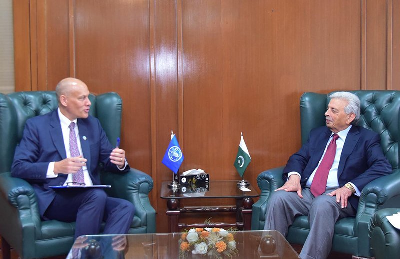 Federal Minister Rana Tanveer Hussain Engages with FAO’s Robert Simpson in Islamabad