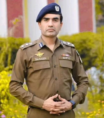 Sargodha Police Chief Conducts Surprise Inspections, Urges Service Improvements