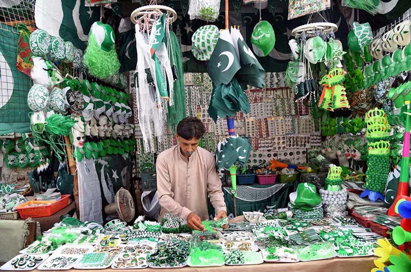 Vendors Gear Up for Pakistan’s 79th Independence Day Celebrations