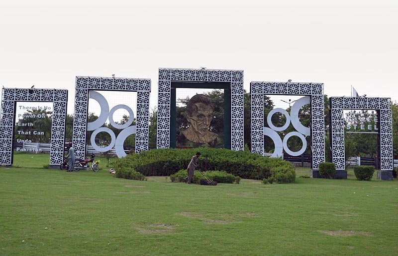 Gardener Maintains Faisal Avenue Green Belt Featuring Jinnah Portrait