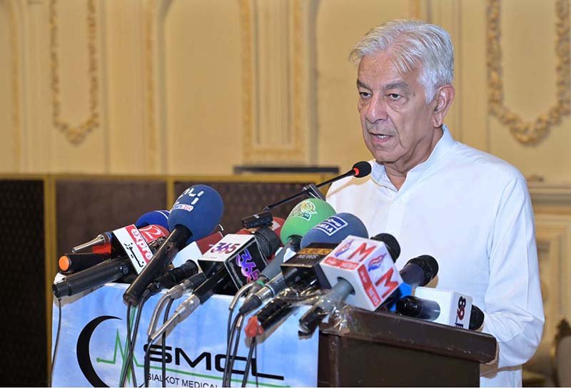 Khawaja Asif Praises Sialkot Chamber’s Healthcare Initiative