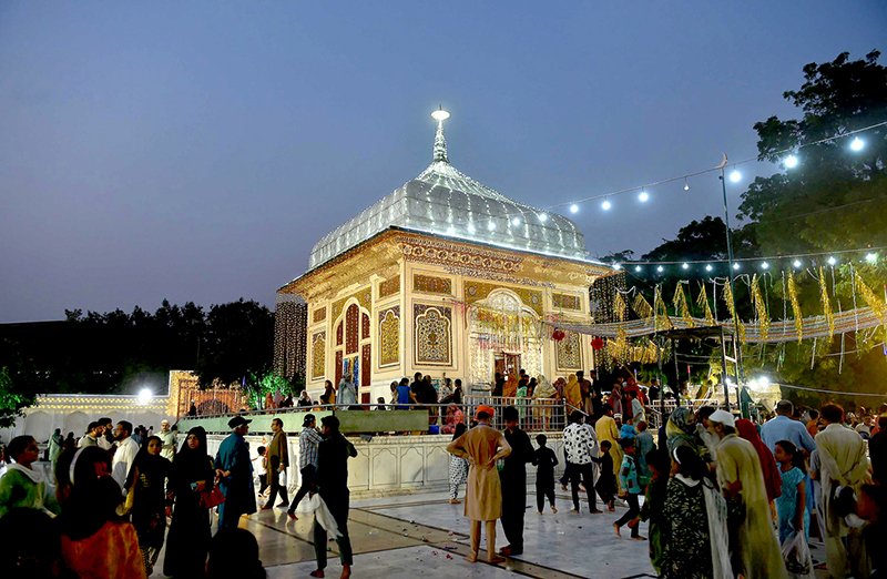 Thousands Gather for 403rd Urs of Sufi Saint Hazrat Mian Mir in Lahore