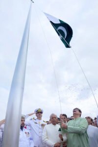 Sindh Leaders Hoist National Flag at Mazar-e-Quaid on Independence Day