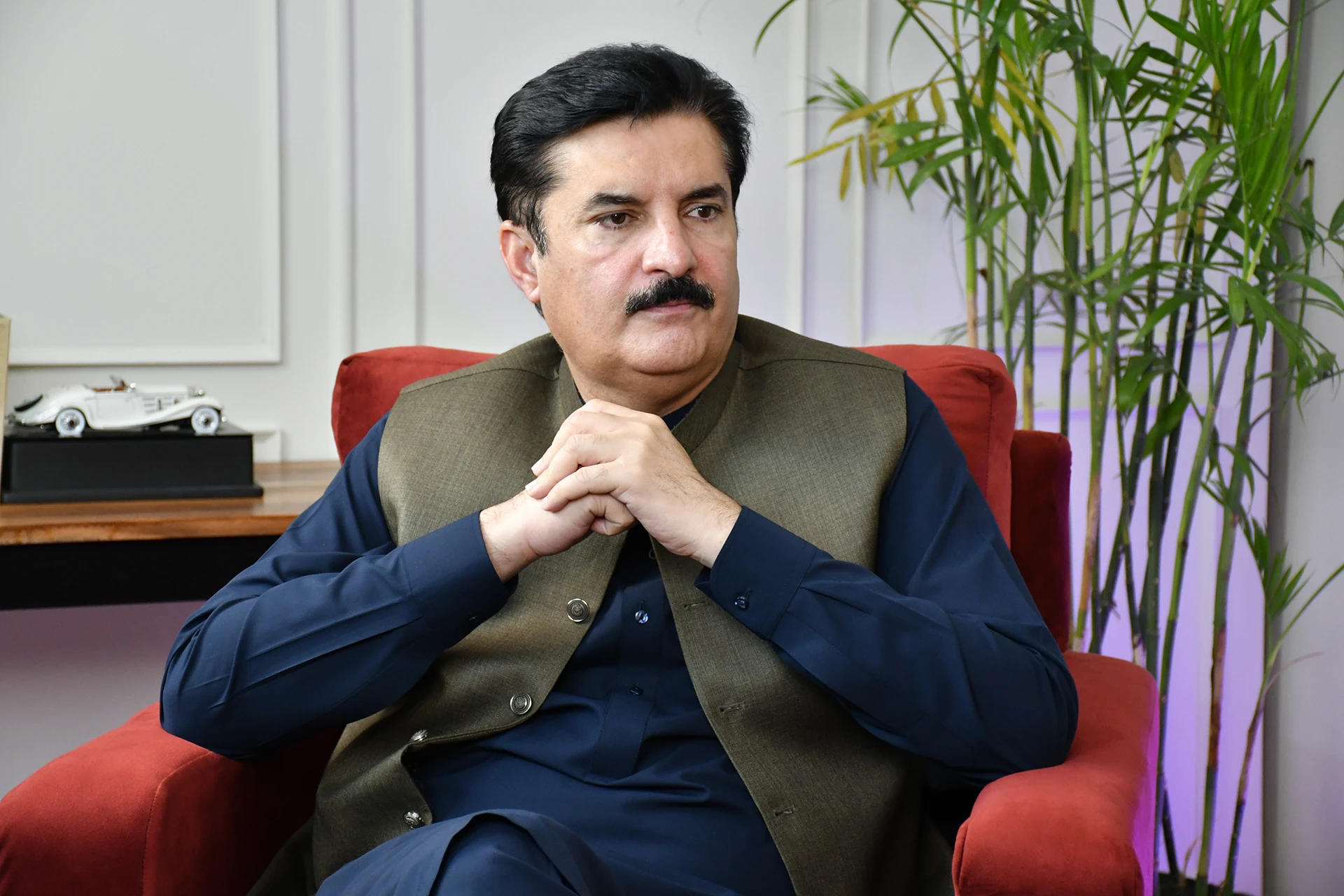 Governor Kundi Offers Condolences for Recent Bereavements in Khyber Pakhtunkhwa