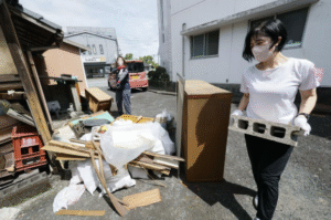Over 1,200 Volunteers Mobilized for Relief Efforts in Quake-Hit Kumamoto