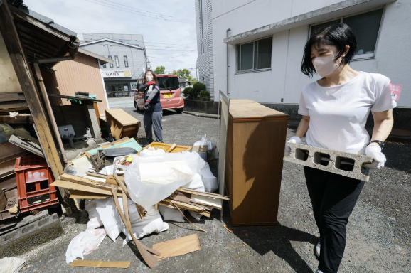 Over 1,200 Volunteers Mobilized for Relief Efforts in Quake-Hit Kumamoto
