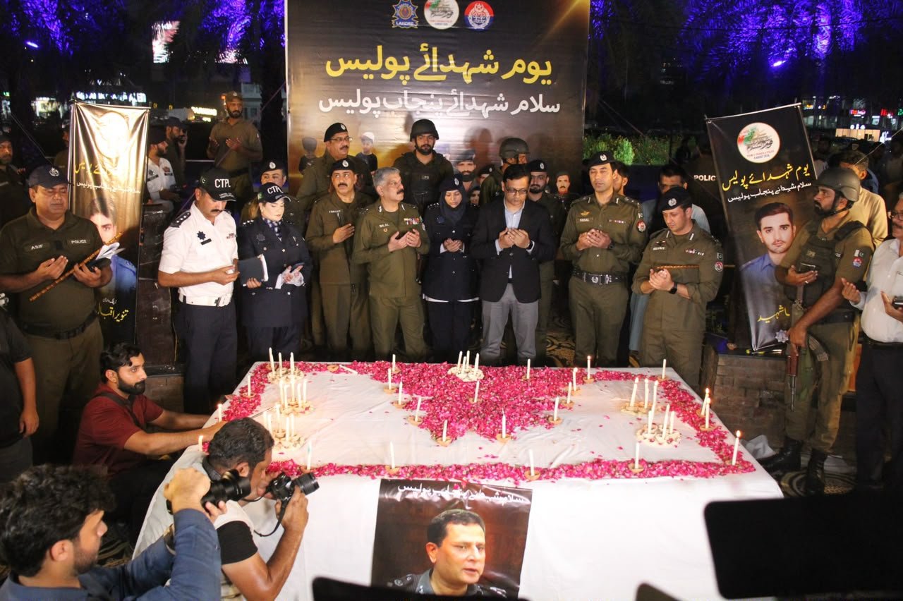 Lahore Officials Lead Candlelight Vigil Honouring Police Martyrs
