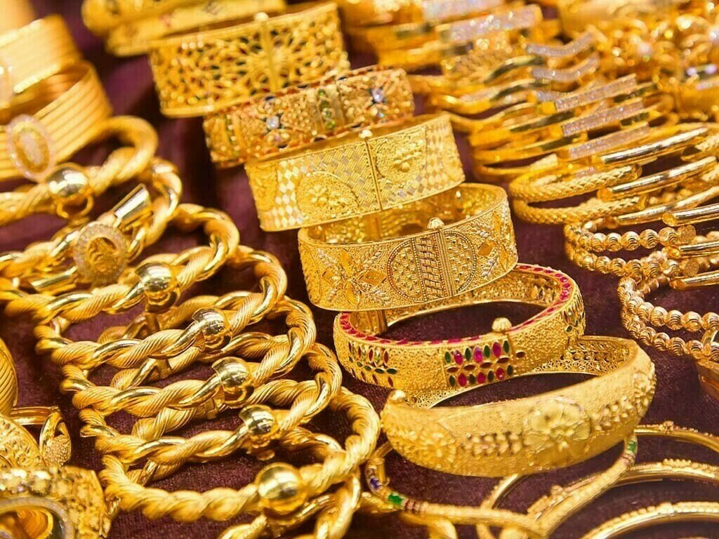Gold Prices Drop by Rs1,800 Per Tola in Pakistan