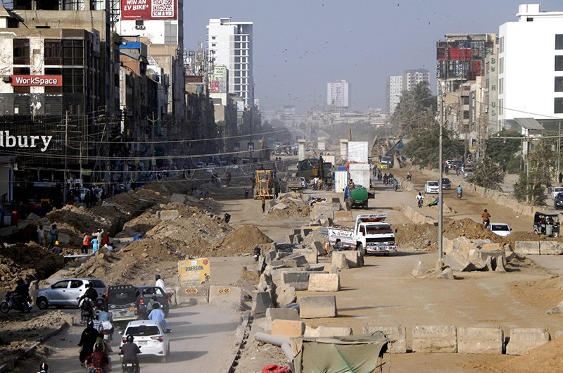 Red Line BRT Project Advances with Heavy Machinery in Karachi