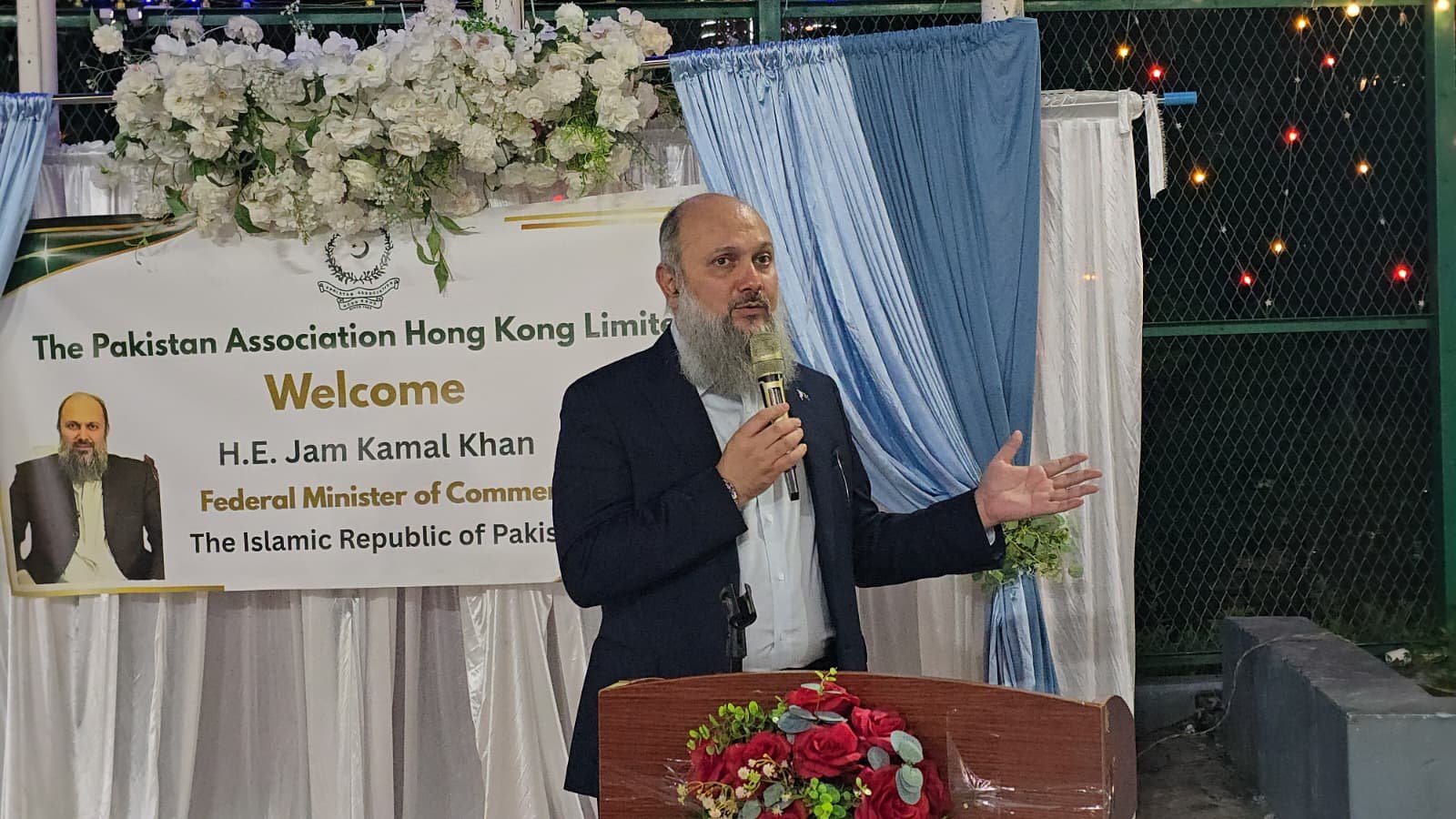 Commerce Minister Advocates Trade Ties During Hong Kong Visit