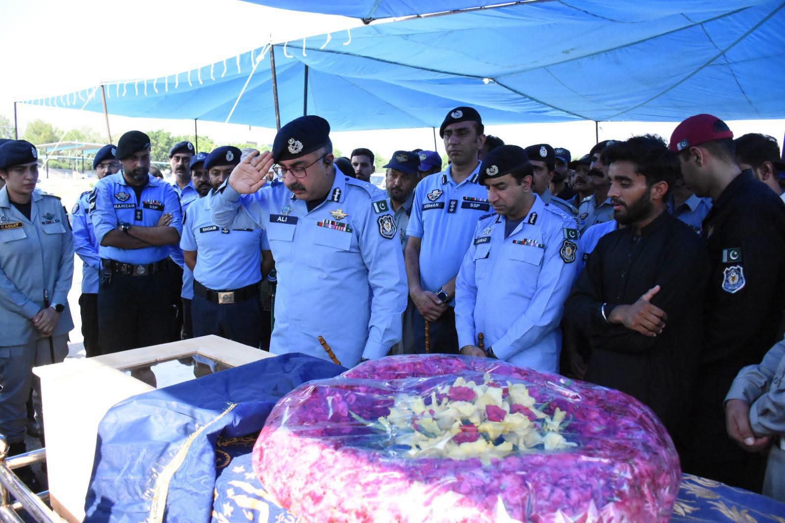 Islamabad Traffic Police Officer Dies After Srinagar Highway Accident