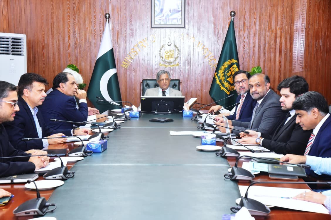 Committee Accelerates Finalization Of Auto Policy Draft With Daily Meetings